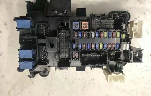 Suzuki Grand Vitara II Fuse box set 3861084F21 0665005591 FM257X