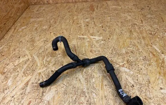 Engine coolant pipe/hose