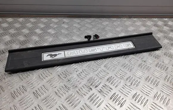 Ford Mustang VI Side skirt front trim FR3J6313222AAW