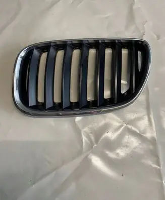 BMW X5 E53 Front bumper upper radiator grill 7124815