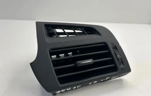 Toyota Verso Dashboard side air vent grill/cover trim
