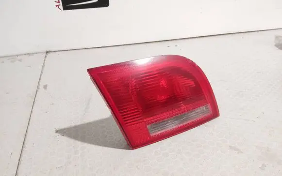 Tailgate rear/tail lights