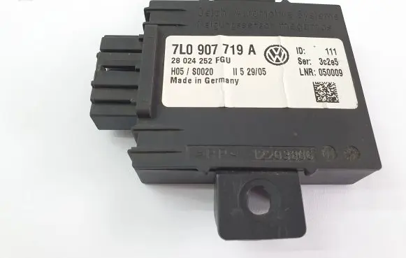 Volkswagen Touareg I Alarm control unit/module 7L0907719A