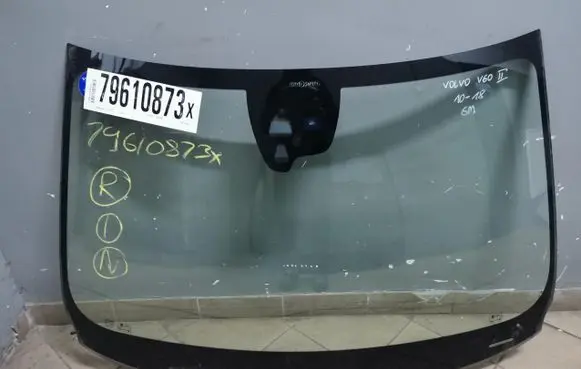 Volvo V60 Front windscreen/windshield window 