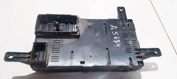KIA Carnival Fuse box set 919584D070 K4D60210