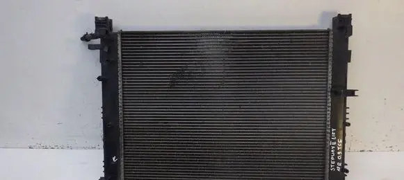 Dacia Sandero II Coolant radiator 214104684R
