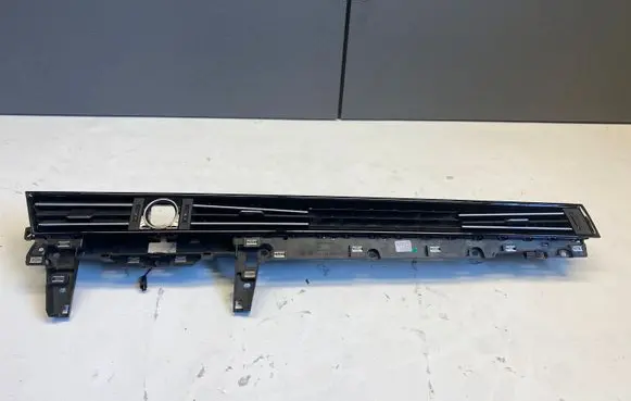Volkswagen PASSAT B8 Dash center air vent grill 3G1858416F