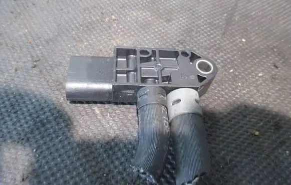 Volkswagen PASSAT B6 Exhaust gas pressure sensor 076906051A 28DPS09001 01555724
