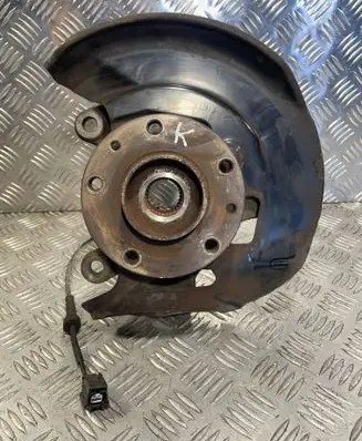 Nissan Qashqai Front wheel hub spindle knuckle