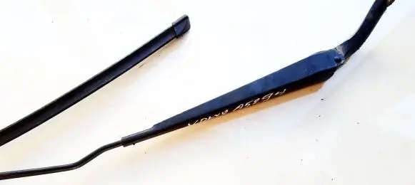 Volvo S60 Front wiper blade arm 8624243