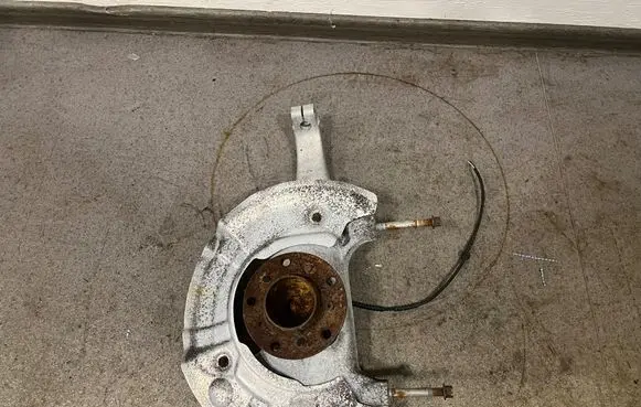 BMW M5 Front wheel hub 2284053