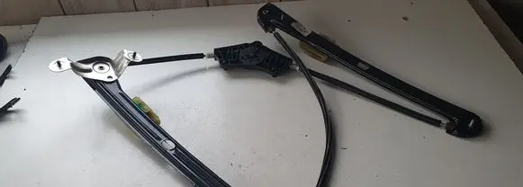 Volkswagen Golf VII Front window lifting mechanism without motor