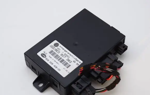 Audi A4 S4 B6 8E 8H Tow bar trailer control unit/module 8E0907383