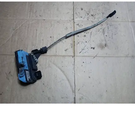 Volvo V70 Front door lock 8650544