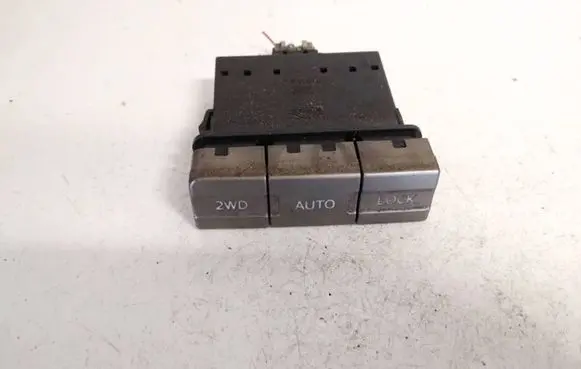 Nissan X-Trail T30 Central locking switch button 