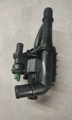 Volvo V70 Thermostat/thermostat housing 9670253780