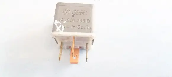 Volkswagen Golf III Other relay 141951253b 4ra003510-29