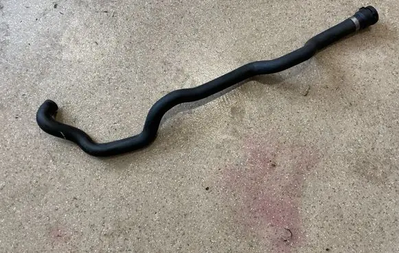 BMW X6 E71 Engine coolant pipe/hose 7589737
