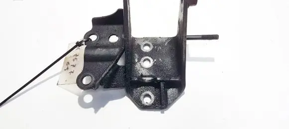 Toyota Corolla Verso AR10 Engine mounting bracket