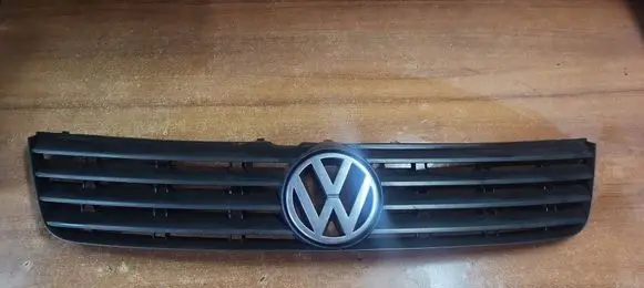Volkswagen PASSAT B5 Front grill 3B0853653C
