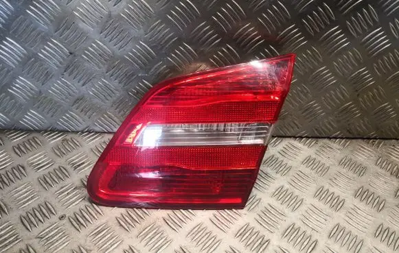 Tailgate rear/tail lights