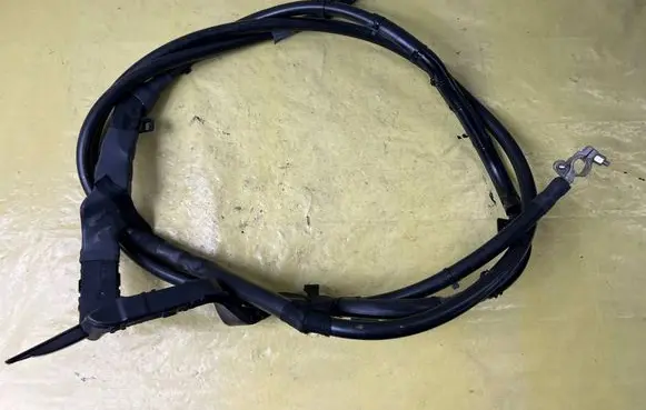 Mercedes-Benz C W204 Positive cable (battery) A2045403510