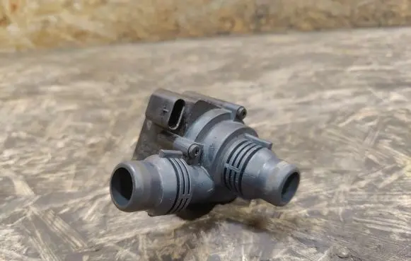 Jaguar XE Electric auxiliary coolant/water pump 701028100 252647250010