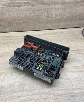 BMW 3 E90 E91 Fuse module 9119446