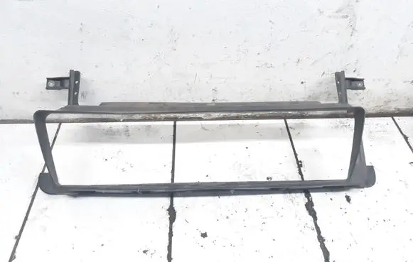 Volvo V50 Intercooler air channel guide 