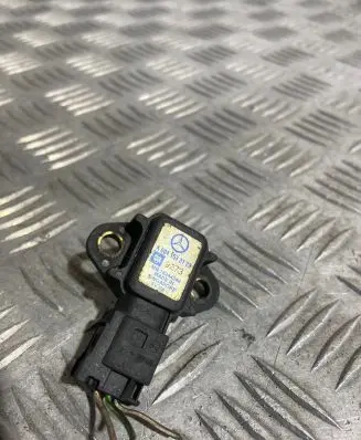Mercedes-Benz E W211 Air pressure sensor a0041533128