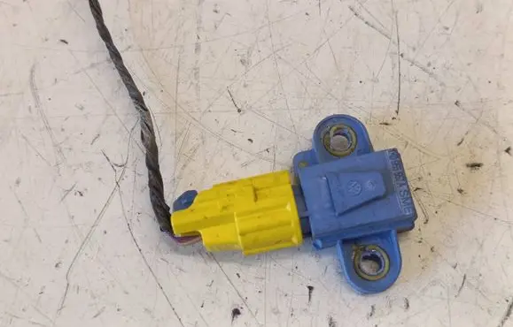 Volkswagen PASSAT B6 Airbag deployment crash/impact sensor 1K0955557A