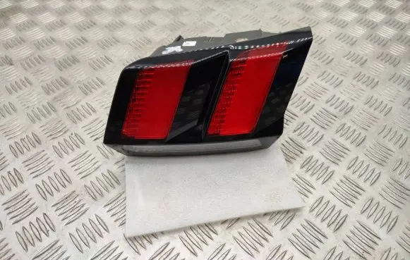 Peugeot 3008 II Tailgate rear/tail lights 9810477780