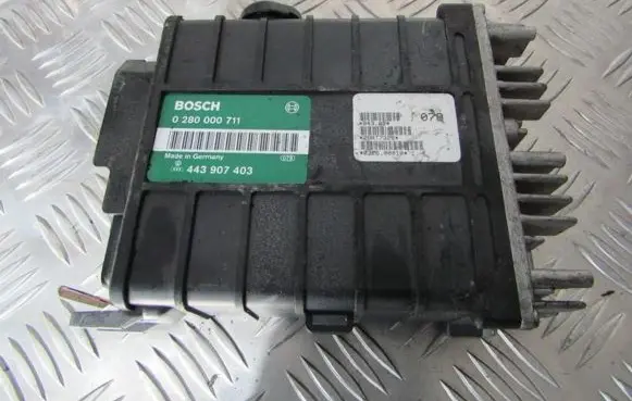 Volkswagen PASSAT B3 Engine control unit/module 0280000711 443907403