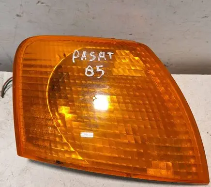 Volkswagen PASSAT B5 Front indicator light 22474000D 55496