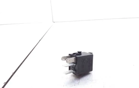 BMW 5 E39 Hazard warning light relay 61361393412