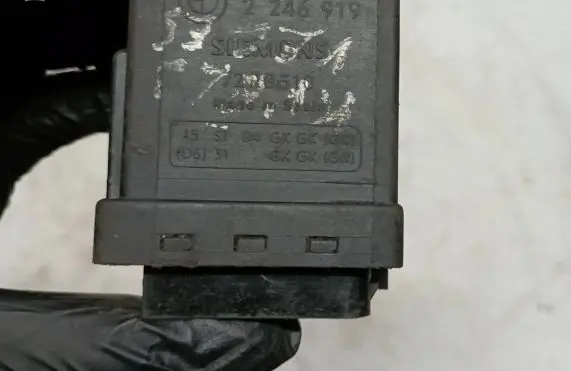 BMW 5 E39 Glow plug pre-heat relay 2246919