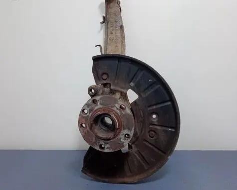 Front wheel hub spindle knuckle