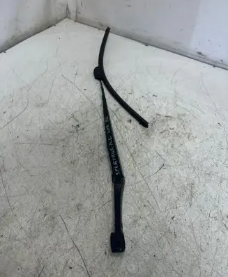 KIA Sportage Front wiper blade arm D226