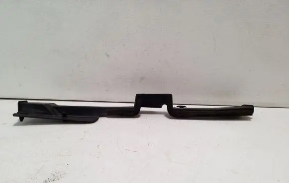 Mitsubishi L200 Fender end trim 5220J618