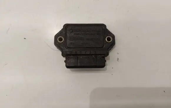 Volkswagen Golf II Ignition amplifier control unit 211905351D