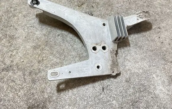 Volvo XC40 Holder (bracket) 32267440 AEB0404 43500