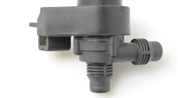 BMW 5 E60 E61 Water pump 6922647