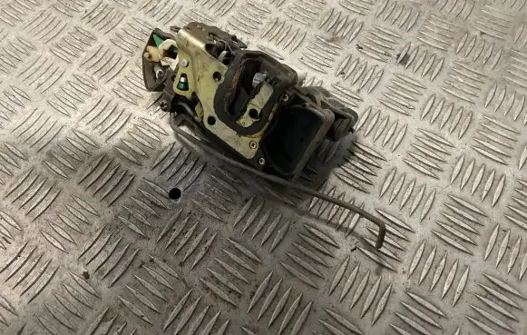 Opel Frontera B Front door lock