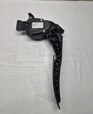 Opel Insignia A Accelerator throttle pedal 13237352 6PV00976500