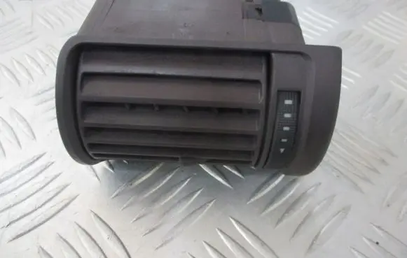 Audi A4 S4 B5 8D Dashboard air vent grill cover trim 