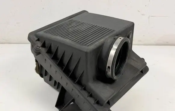 Cadillac Escalade Air filter box 25873811