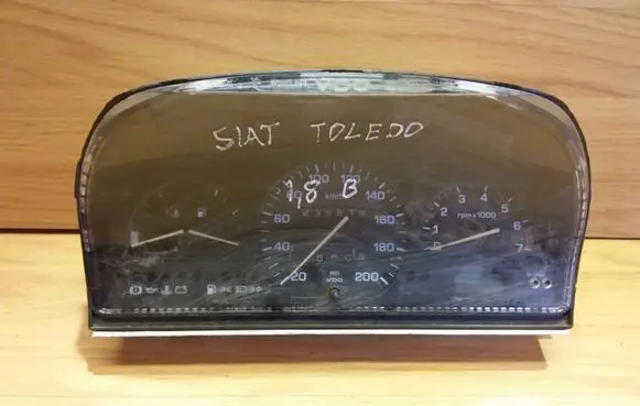 Seat Toledo I (1L) Speedometer (instrument cluster) 81117648 81071299