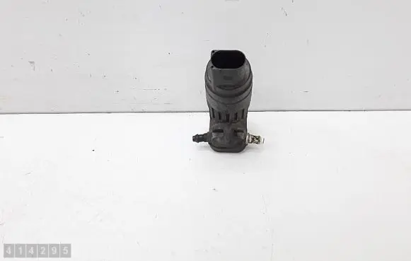 Volkswagen Golf VI Windscreen/windshield washer pump 1K6955651