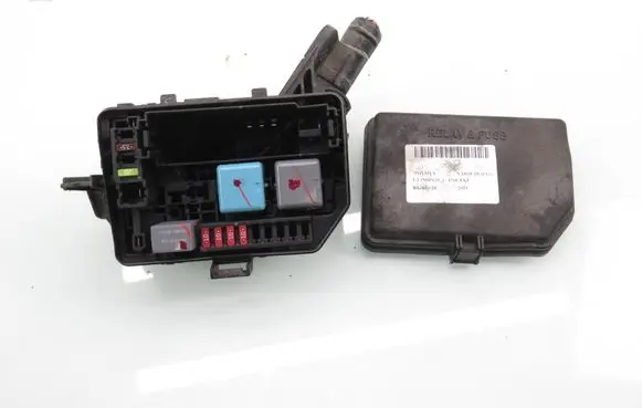 Toyota Yaris Fuse box set 826620D321