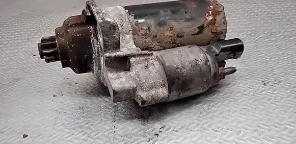 Volkswagen Golf V Starter motor 1005831311
